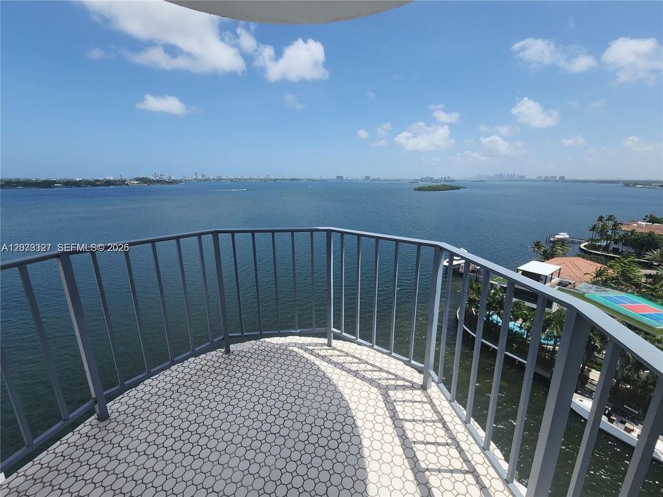 En Venta: $425,000 (1 camas, 2 baños, 1124 Pies cuadrados)