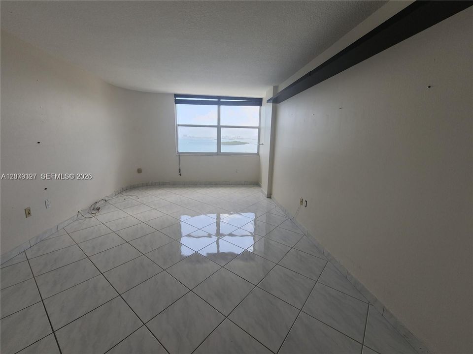 En Venta: $425,000 (1 camas, 2 baños, 1124 Pies cuadrados)