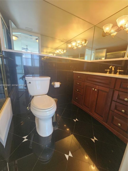 En Venta: $425,000 (1 camas, 2 baños, 1124 Pies cuadrados)