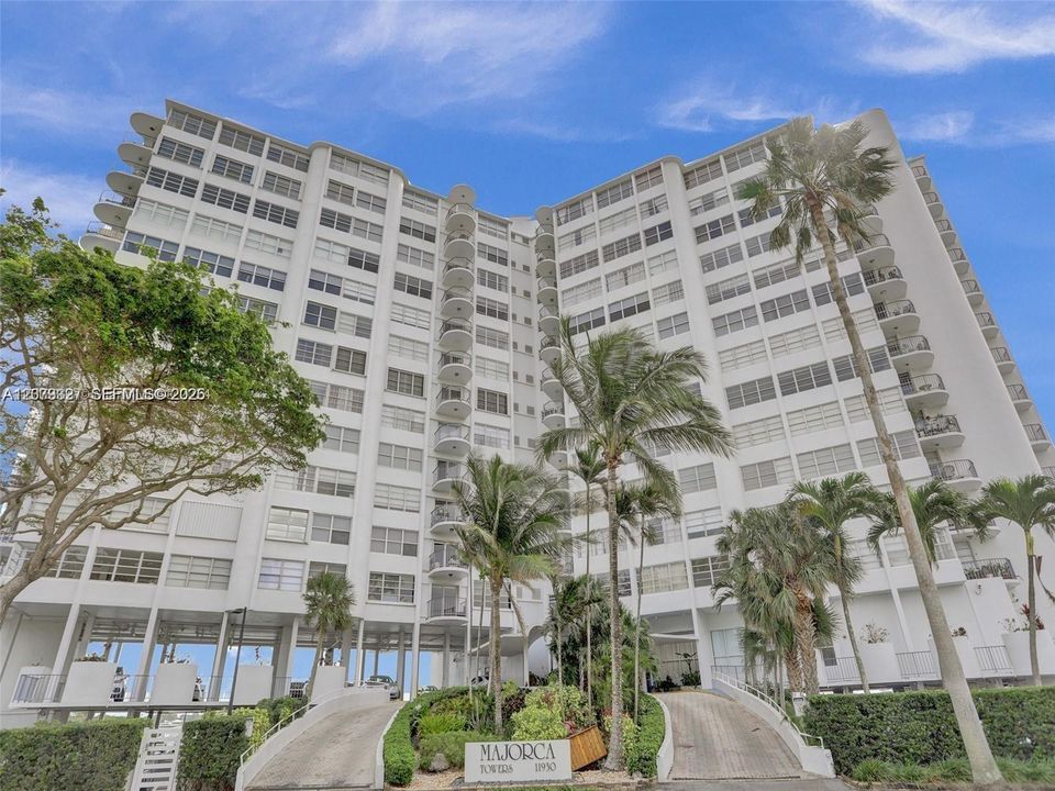 En Venta: $425,000 (1 camas, 2 baños, 1124 Pies cuadrados)