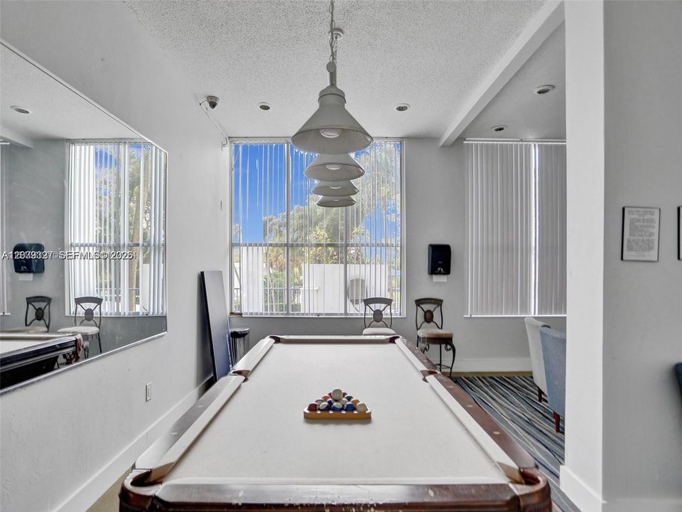 En Venta: $425,000 (1 camas, 2 baños, 1124 Pies cuadrados)