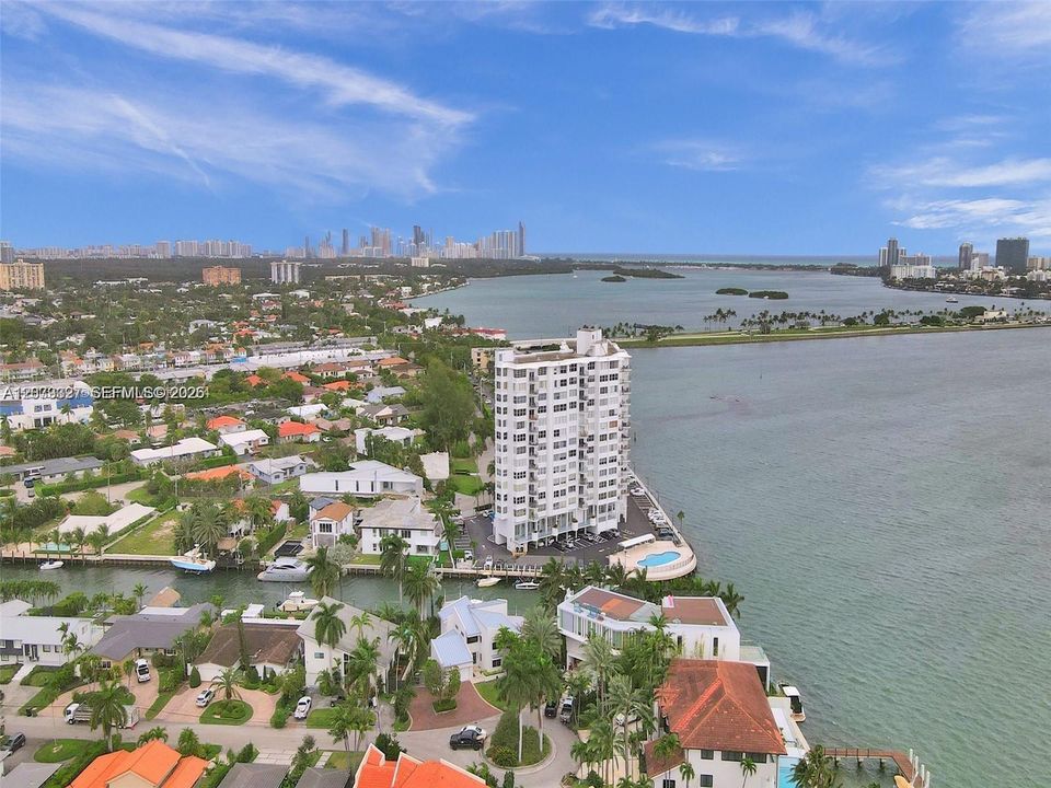 En Venta: $425,000 (1 camas, 2 baños, 1124 Pies cuadrados)
