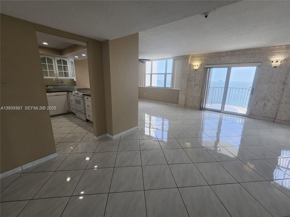 En Venta: $425,000 (1 camas, 2 baños, 1124 Pies cuadrados)