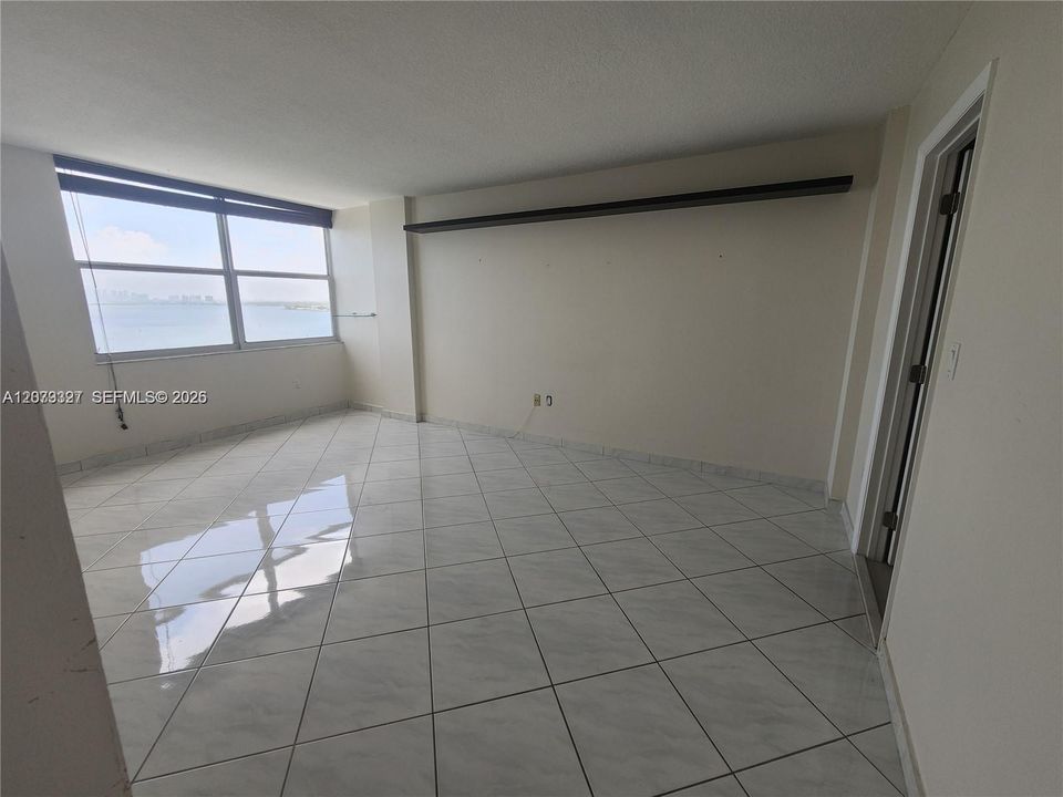 En Venta: $425,000 (1 camas, 2 baños, 1124 Pies cuadrados)