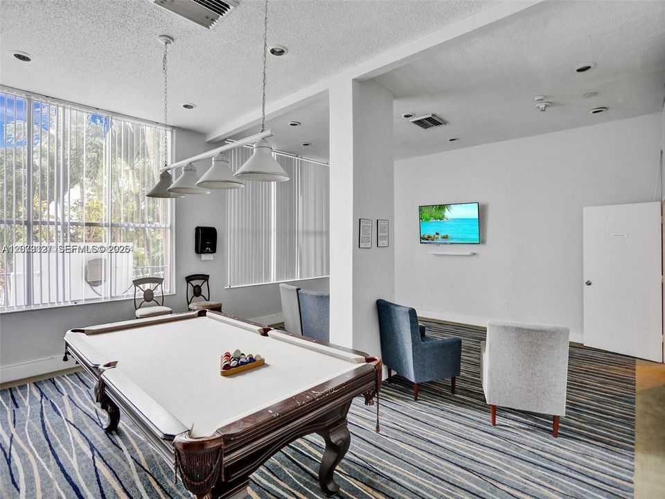 En Venta: $425,000 (1 camas, 2 baños, 1124 Pies cuadrados)