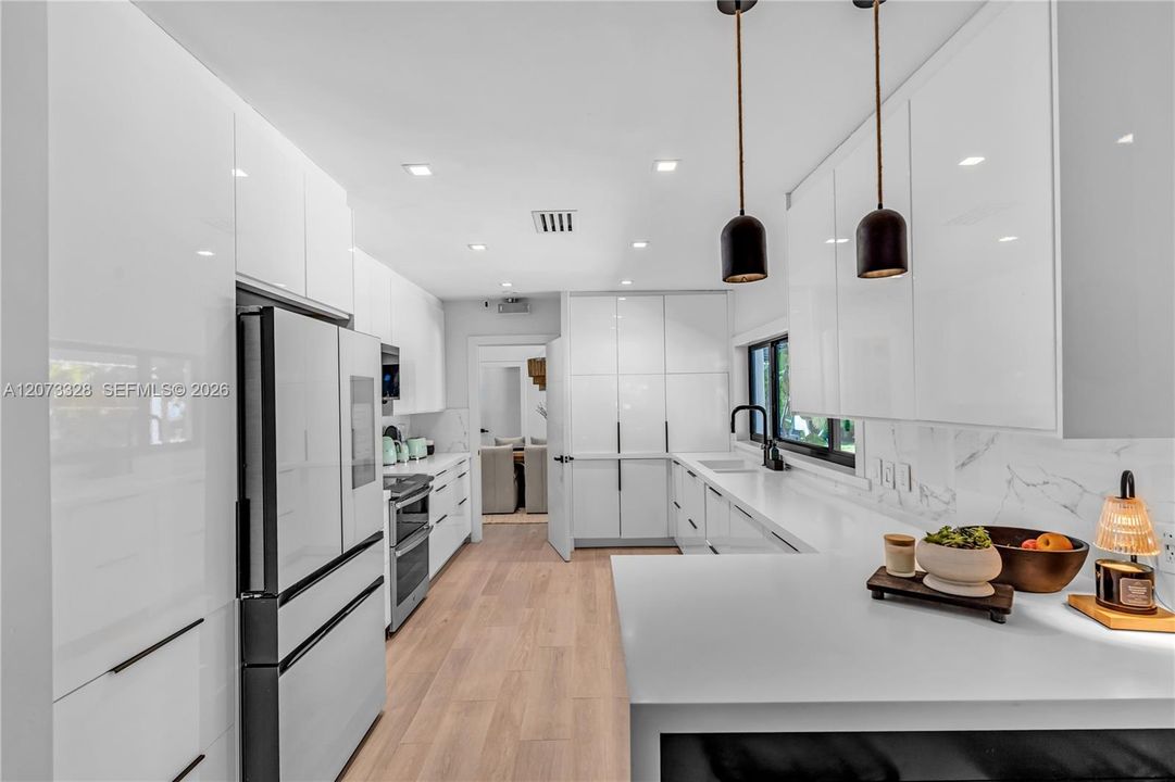 For Sale: $3,300,000 (4 beds, 2 baths, 2550 Square Feet)
