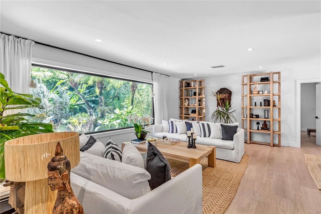 For Sale: $3,300,000 (4 beds, 2 baths, 2550 Square Feet)