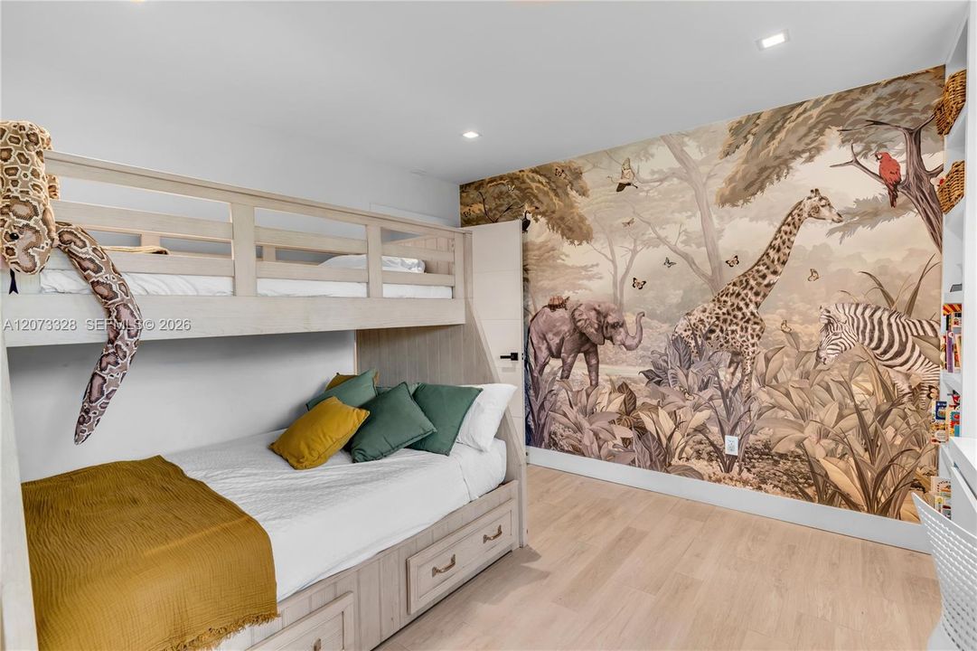 For Sale: $3,300,000 (4 beds, 2 baths, 2550 Square Feet)
