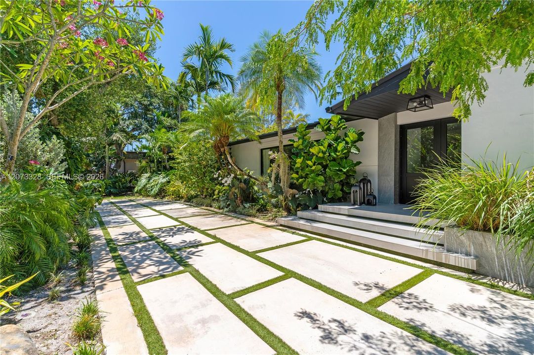 For Sale: $3,300,000 (4 beds, 2 baths, 2550 Square Feet)