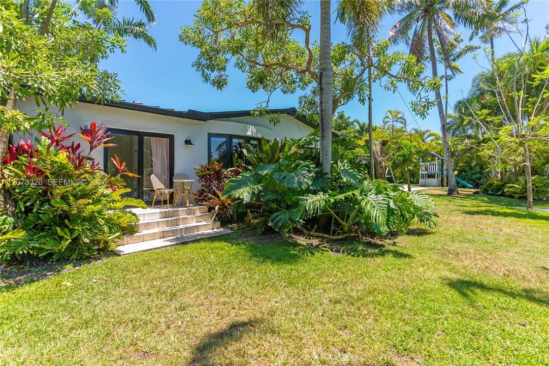 For Sale: $3,300,000 (4 beds, 2 baths, 2550 Square Feet)