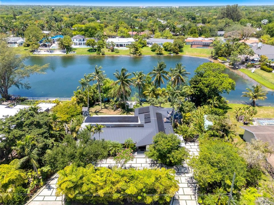 For Sale: $3,300,000 (4 beds, 2 baths, 2550 Square Feet)