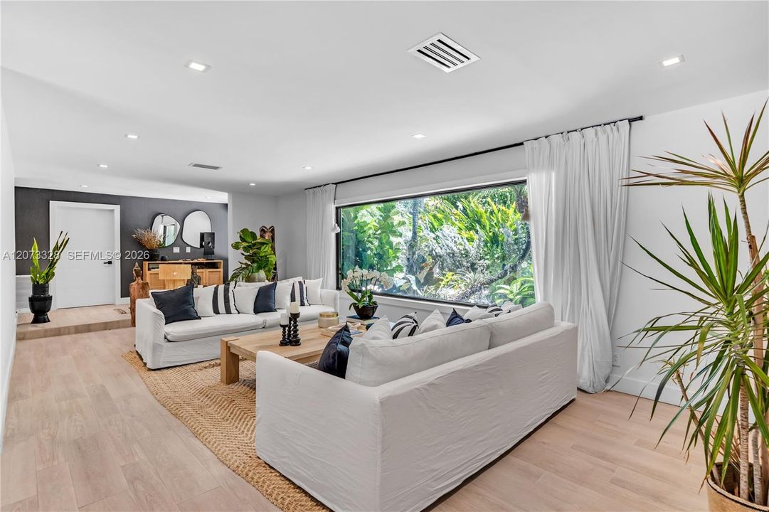 For Sale: $3,300,000 (4 beds, 2 baths, 2550 Square Feet)