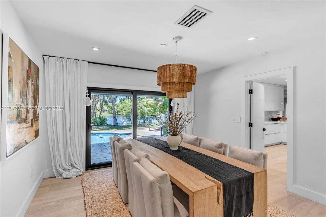 For Sale: $3,300,000 (4 beds, 2 baths, 2550 Square Feet)