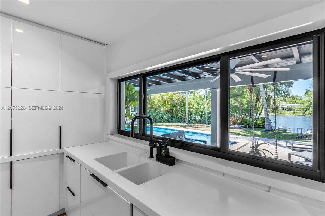 For Sale: $3,300,000 (4 beds, 2 baths, 2550 Square Feet)