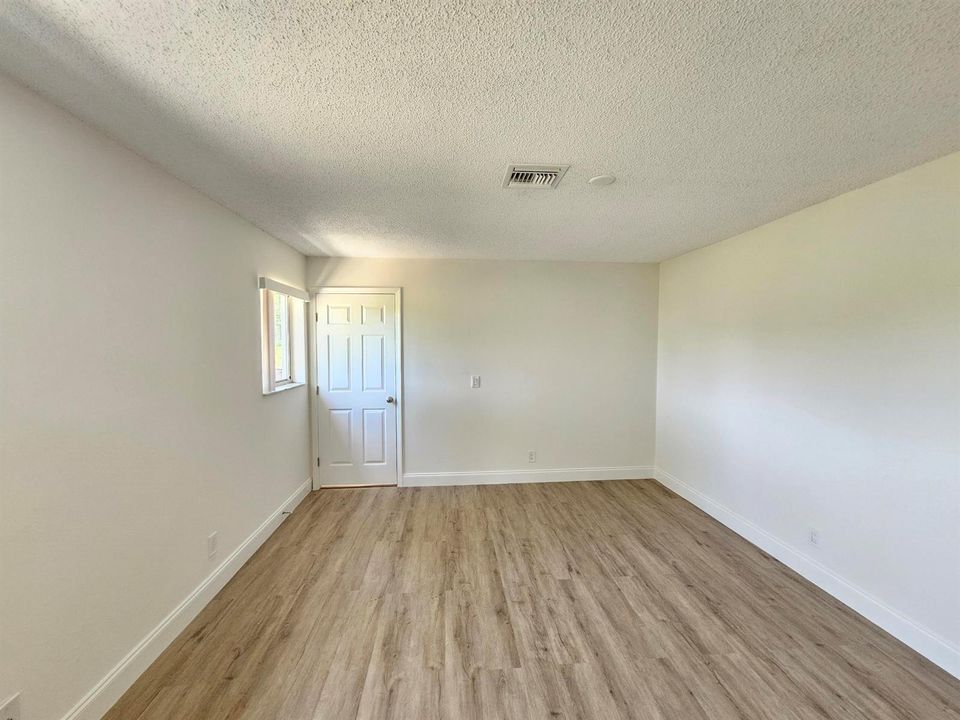 Bedroom 1 (2)