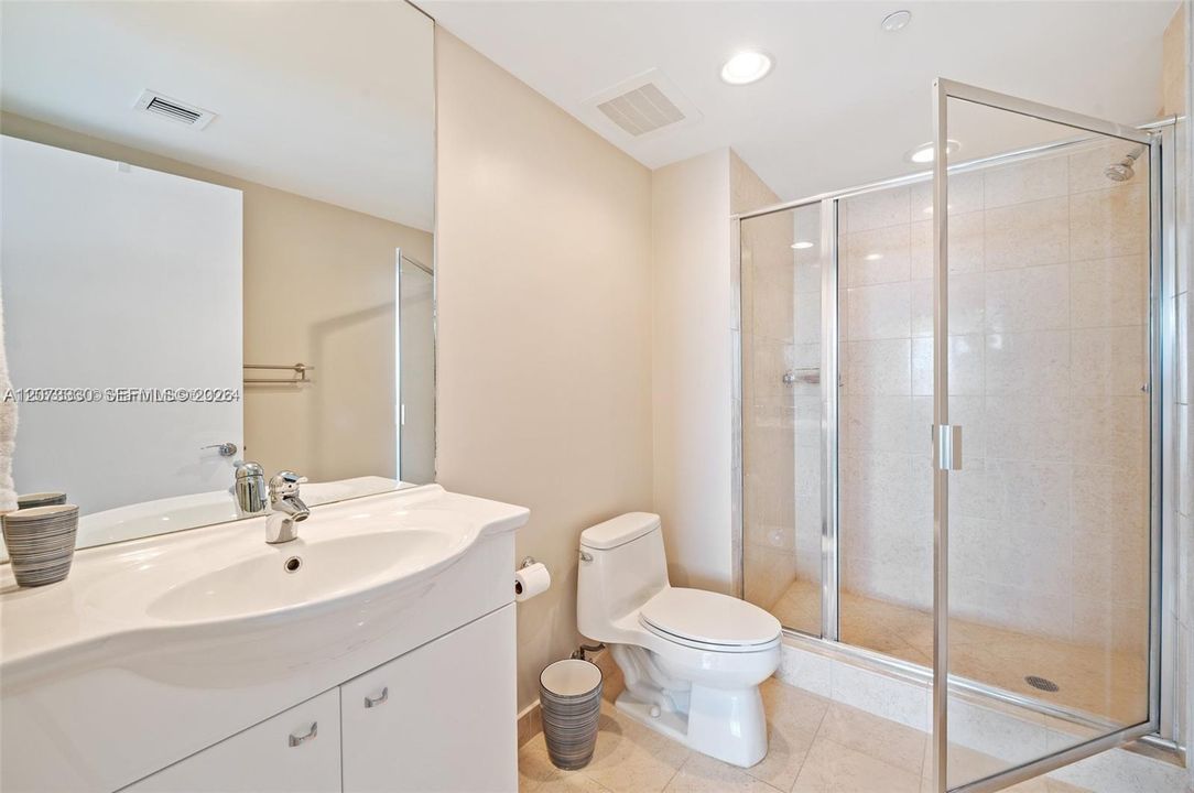 For Rent: $6,500 (3 beds, 3 baths, 1571 Square Feet)
