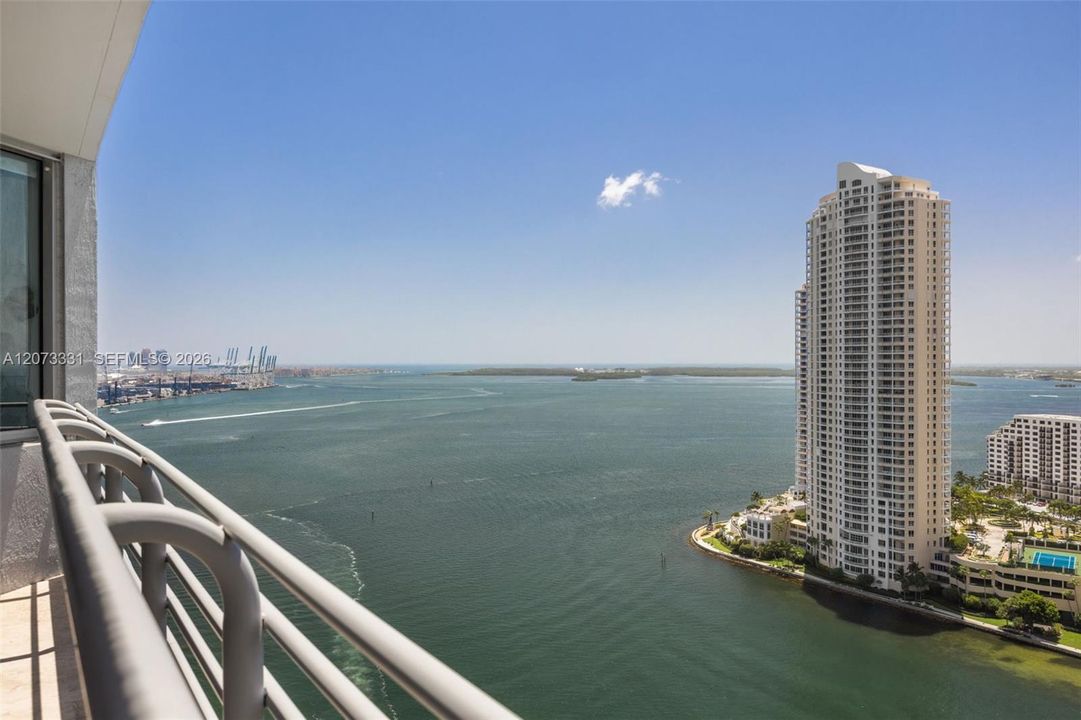 For Sale: $685,000 (2 beds, 2 baths, 1227 Square Feet)