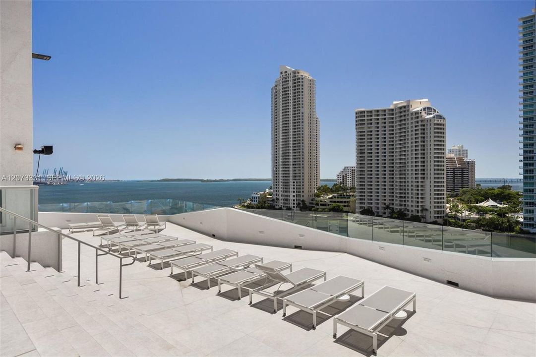 For Sale: $685,000 (2 beds, 2 baths, 1227 Square Feet)