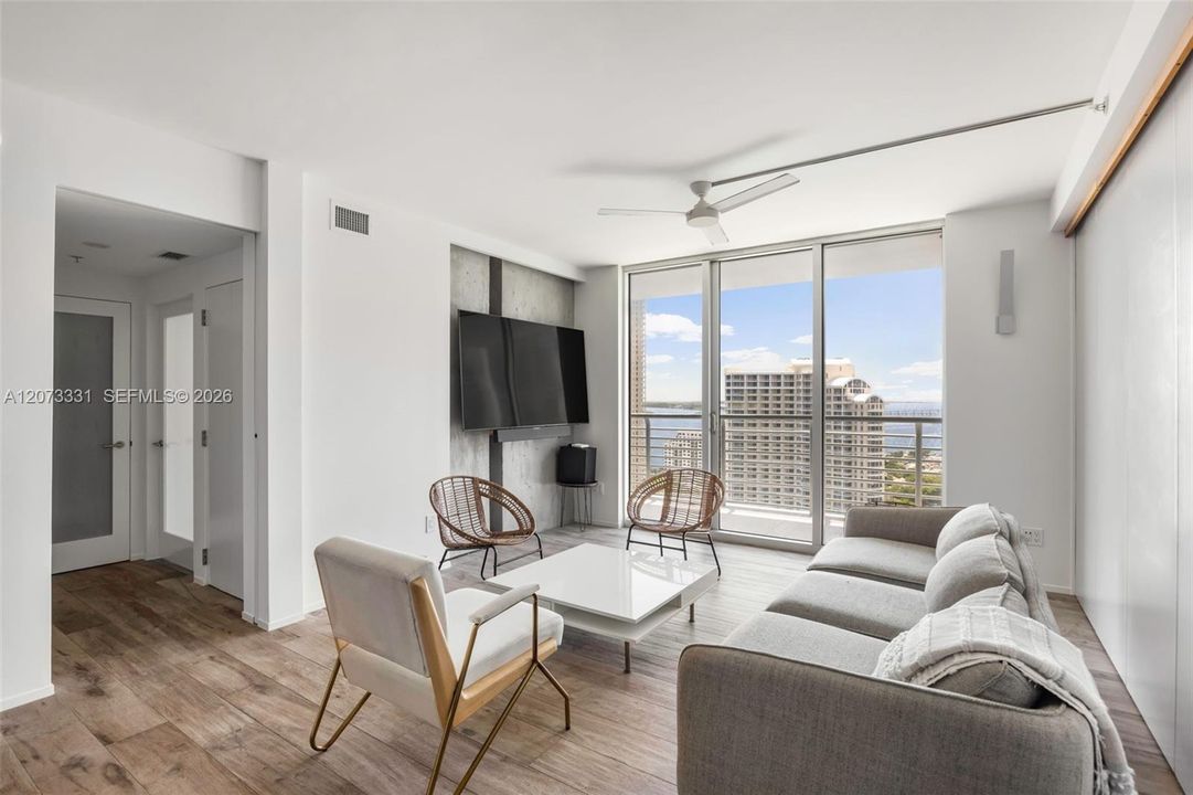 For Sale: $685,000 (2 beds, 2 baths, 1227 Square Feet)