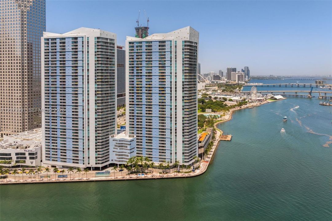 For Sale: $685,000 (2 beds, 2 baths, 1227 Square Feet)