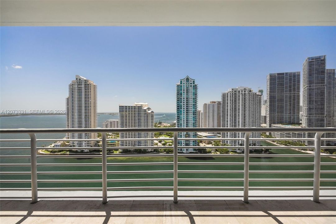 For Sale: $685,000 (2 beds, 2 baths, 1227 Square Feet)