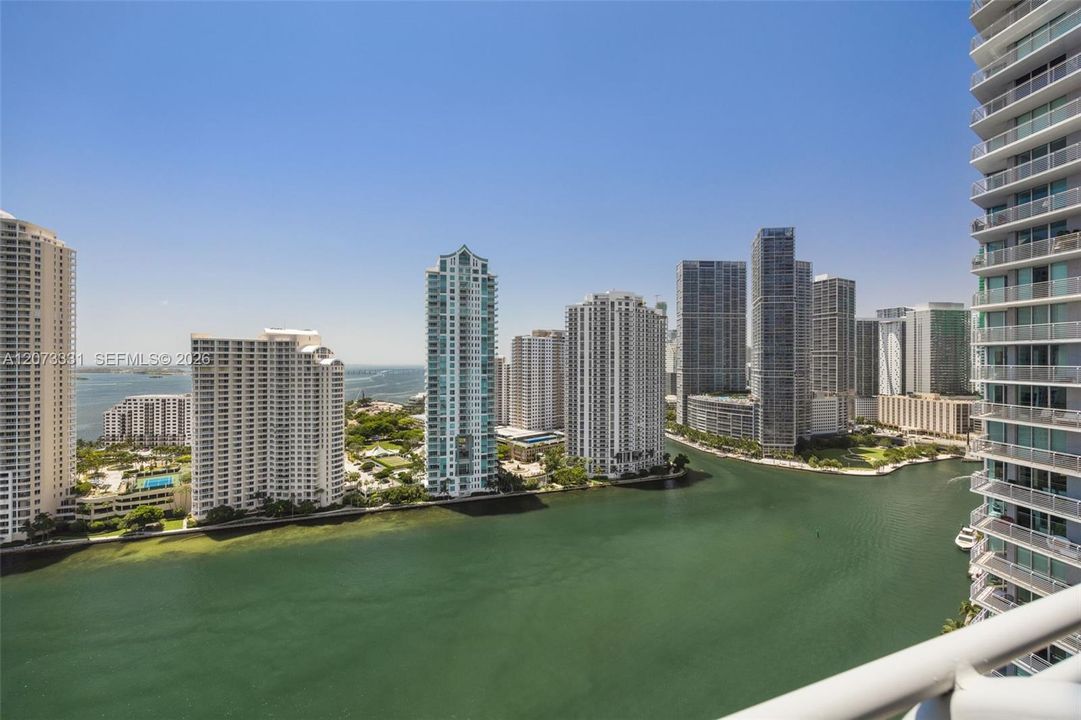For Sale: $685,000 (2 beds, 2 baths, 1227 Square Feet)