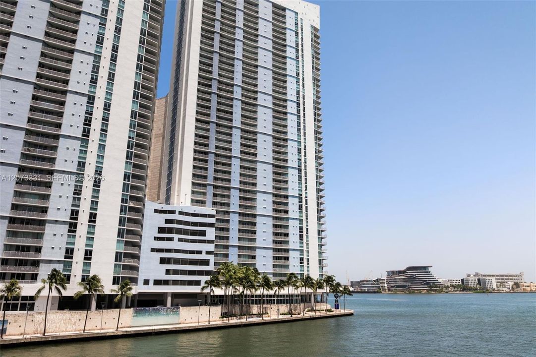 For Sale: $685,000 (2 beds, 2 baths, 1227 Square Feet)