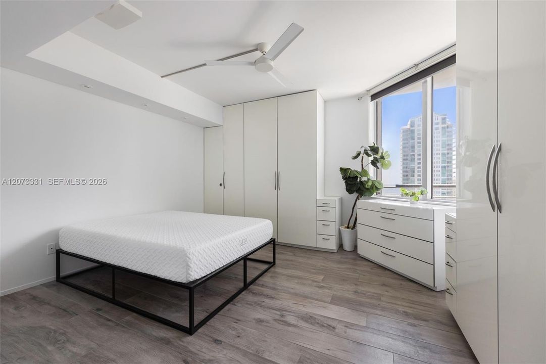 For Sale: $685,000 (2 beds, 2 baths, 1227 Square Feet)