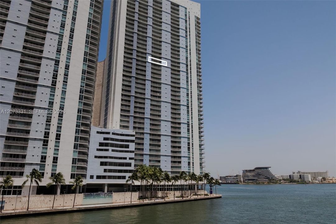 For Sale: $685,000 (2 beds, 2 baths, 1227 Square Feet)