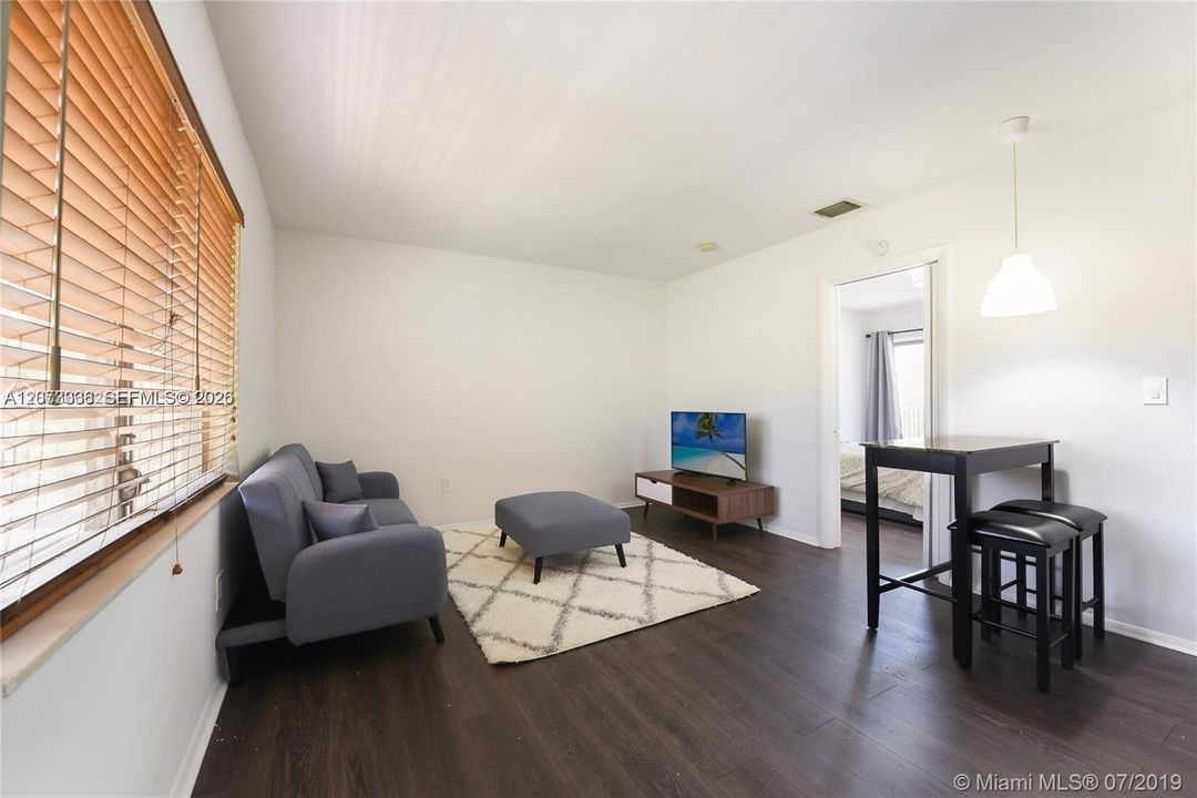 For Rent: $2,000 (1 beds, 1 baths, 420 Square Feet)
