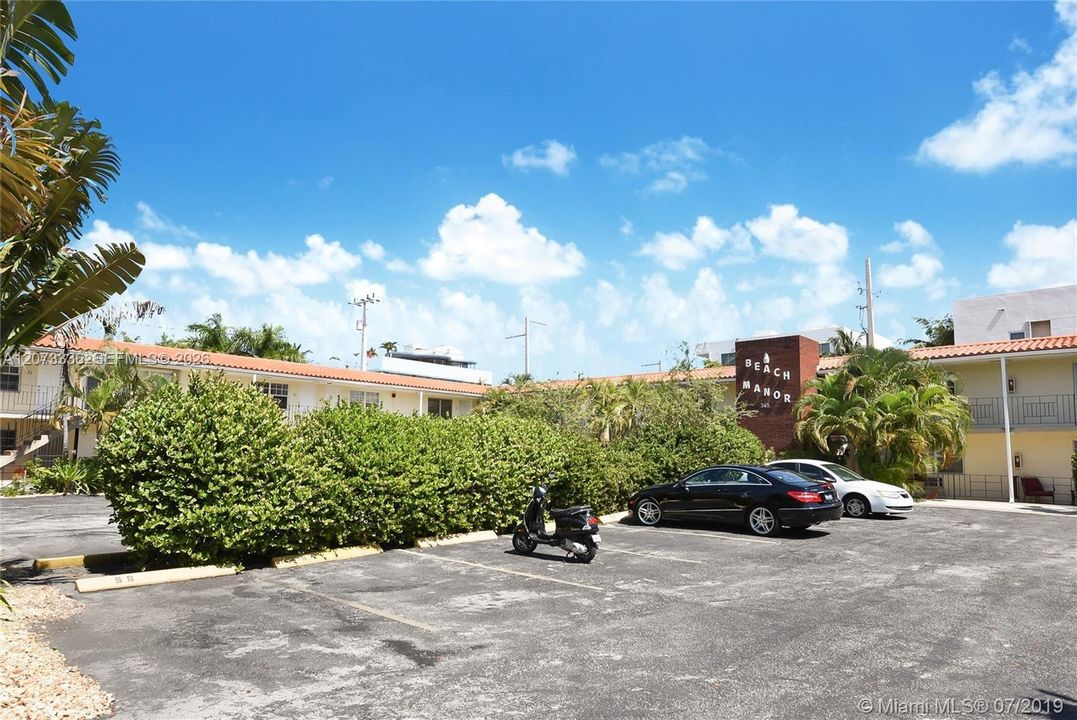 For Rent: $2,000 (1 beds, 1 baths, 420 Square Feet)