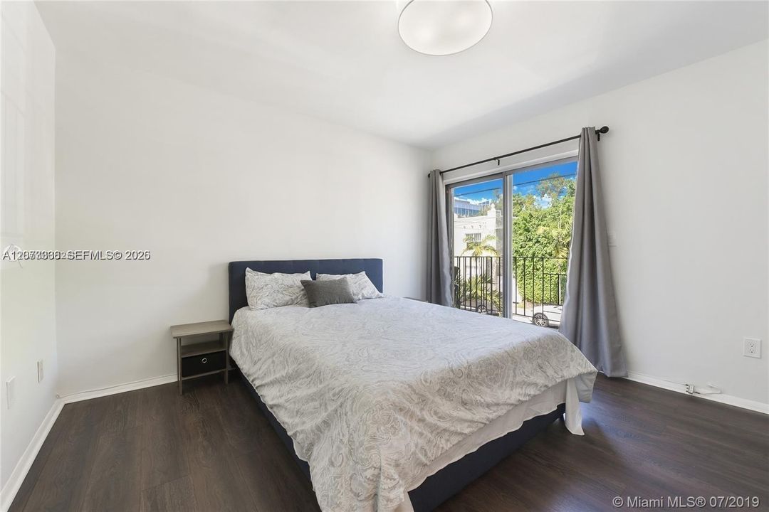 For Rent: $2,000 (1 beds, 1 baths, 420 Square Feet)