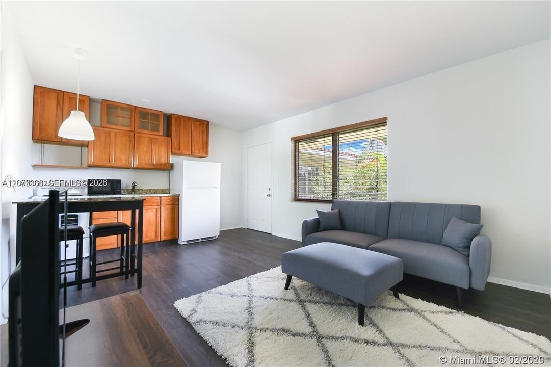 For Rent: $2,000 (1 beds, 1 baths, 420 Square Feet)