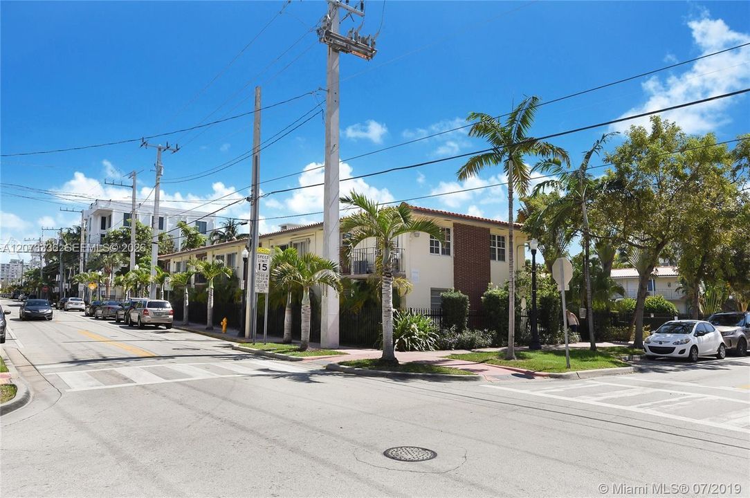 For Rent: $2,000 (1 beds, 1 baths, 420 Square Feet)