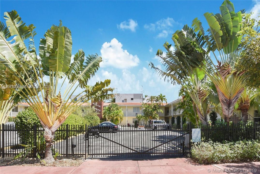For Rent: $2,000 (1 beds, 1 baths, 420 Square Feet)
