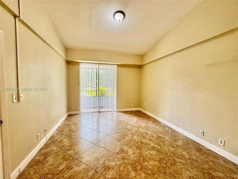 В аренду: $2,100 (2 спален, 2 ванн, 975 Квадратных фут)