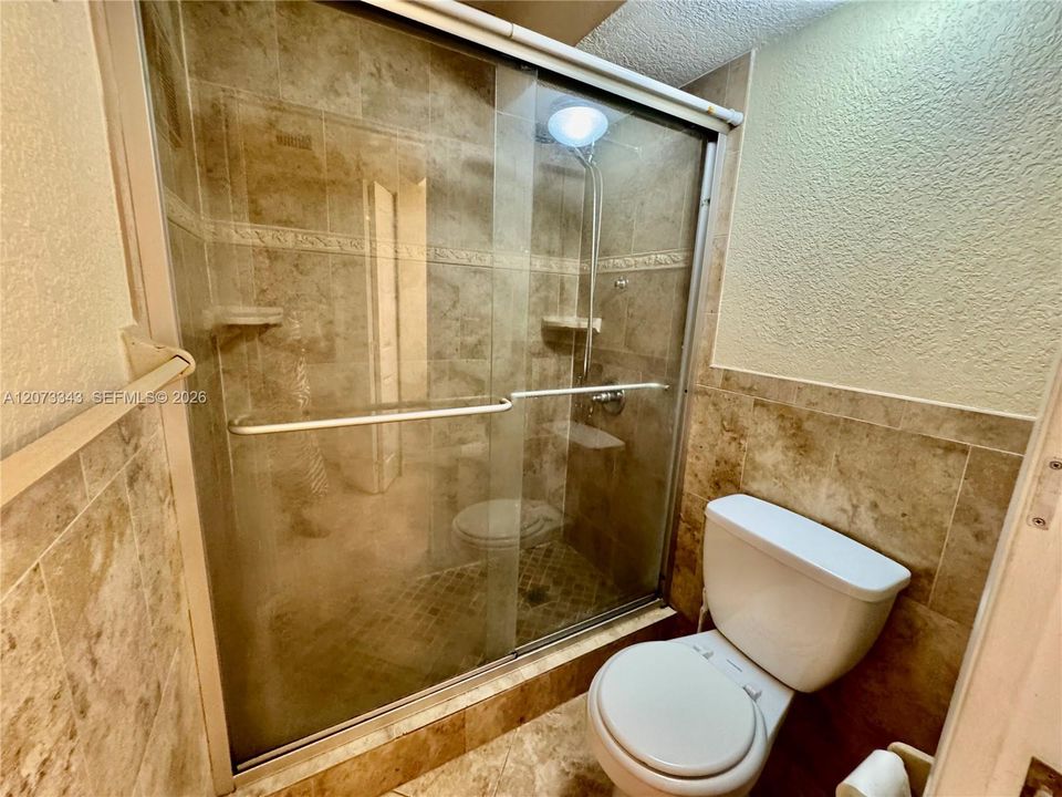 В аренду: $2,100 (2 спален, 2 ванн, 975 Квадратных фут)