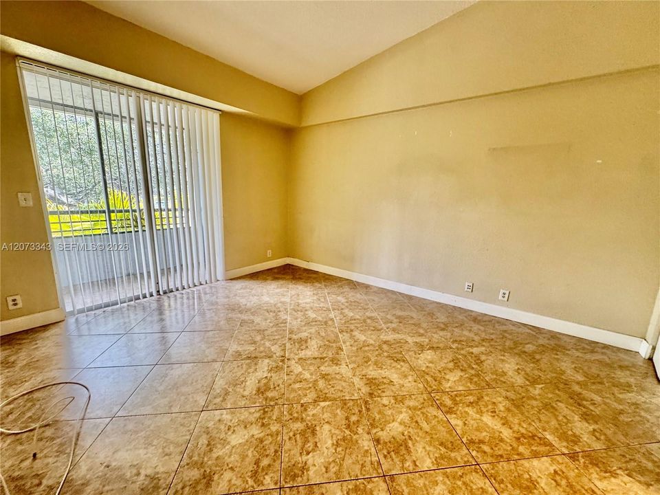 В аренду: $2,100 (2 спален, 2 ванн, 975 Квадратных фут)