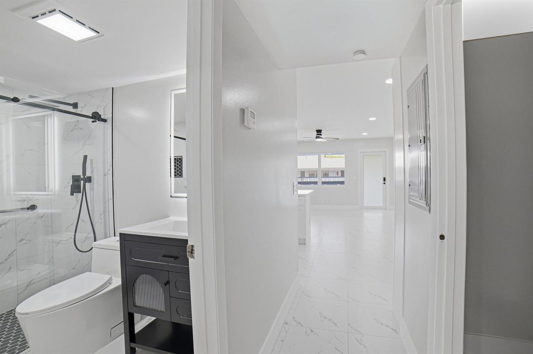Hallway/Bath