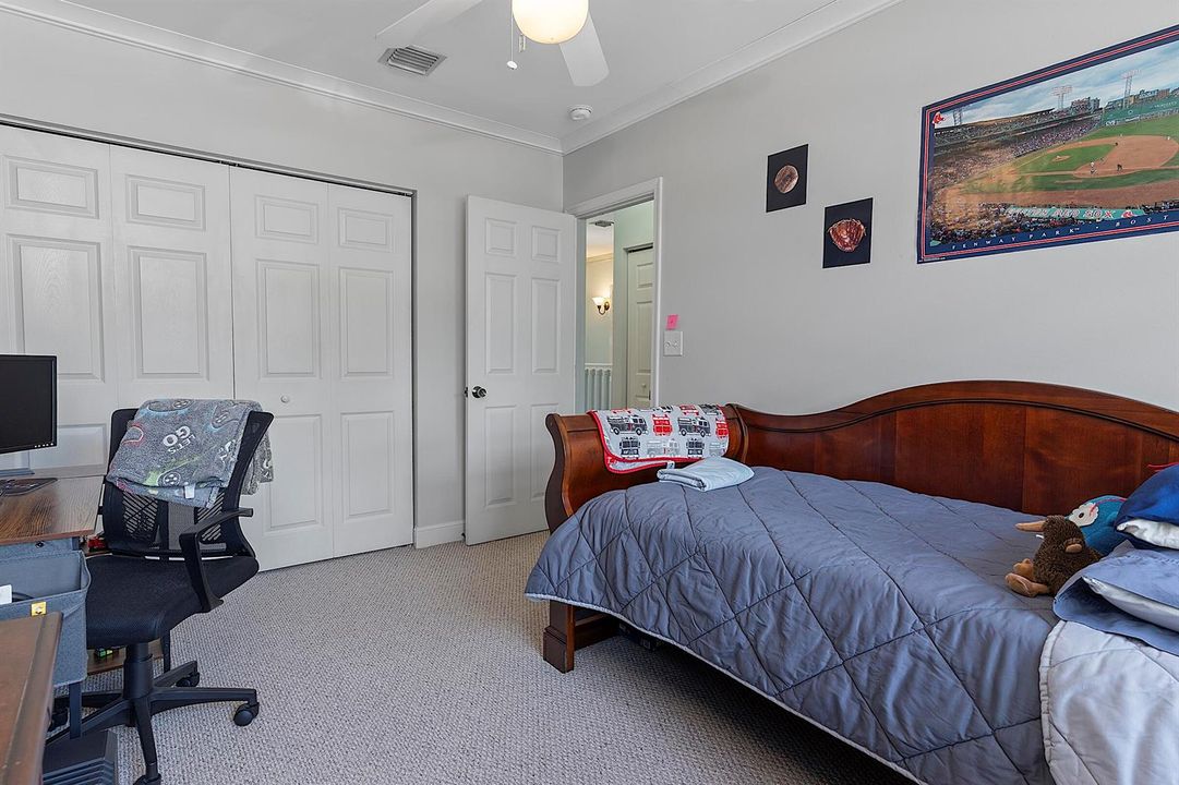 808 SW 4th Ave - - 355