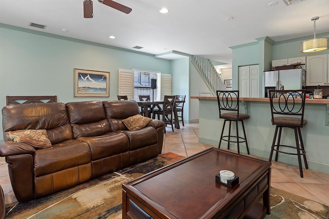 808 SW 4th Ave - - 338