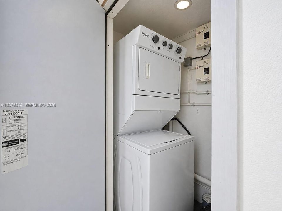 For Rent: $2,000 (2 beds, 1 baths, 1135 Square Feet)