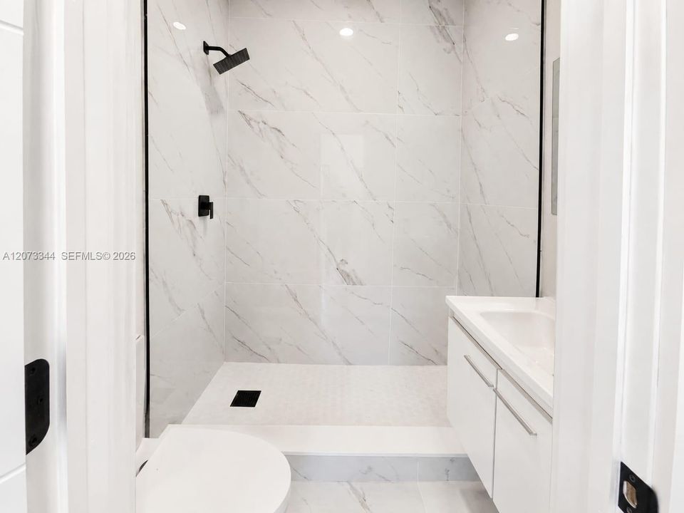 For Rent: $2,000 (2 beds, 1 baths, 1135 Square Feet)