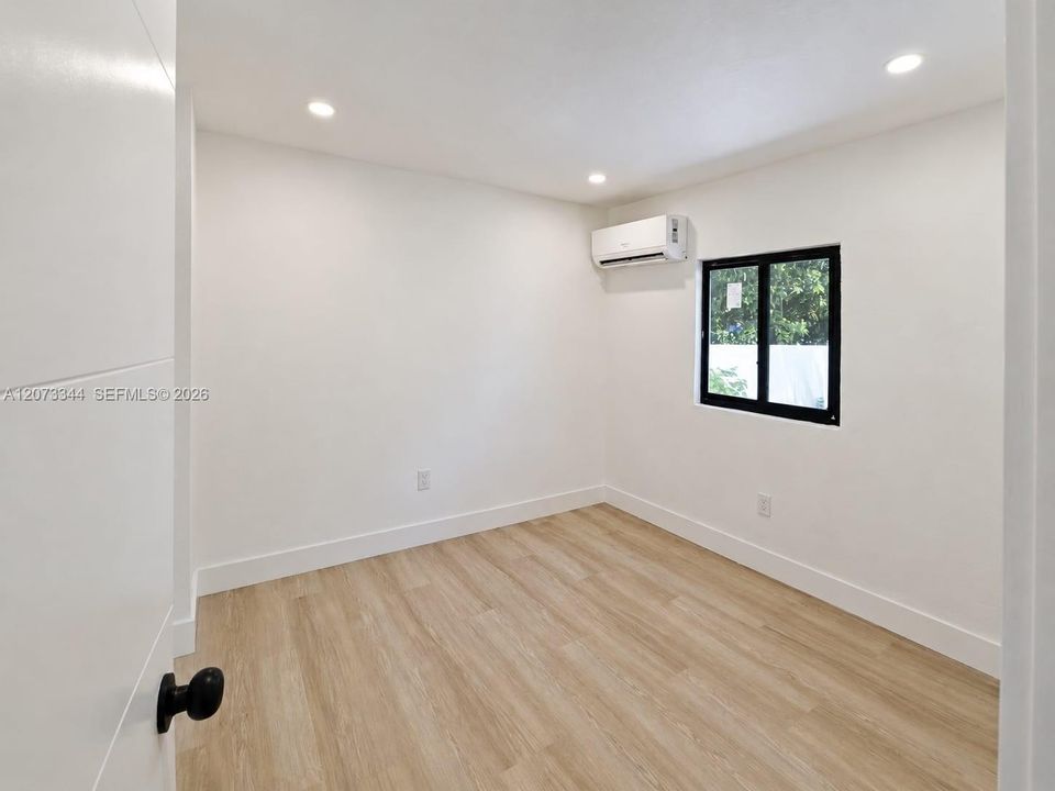 For Rent: $2,000 (2 beds, 1 baths, 1135 Square Feet)