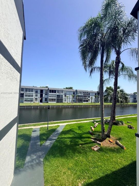 For Sale: $183,000 (2 beds, 2 baths, 1025 Square Feet)
