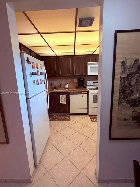 For Sale: $183,000 (2 beds, 2 baths, 1025 Square Feet)