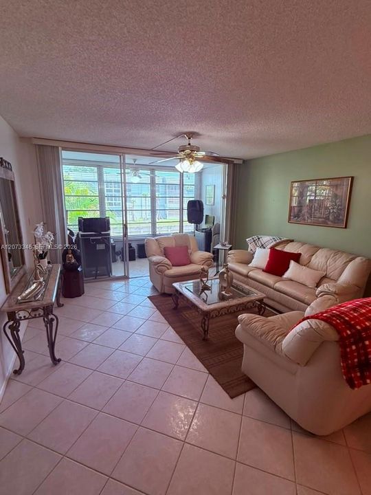 For Sale: $183,000 (2 beds, 2 baths, 1025 Square Feet)