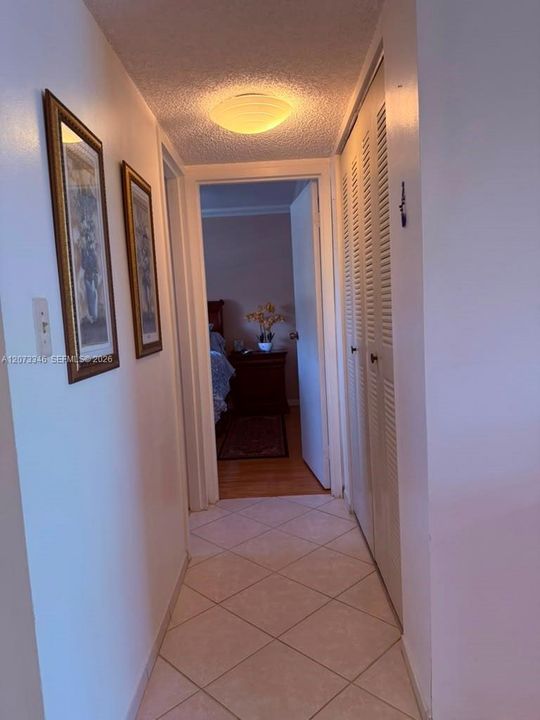 For Sale: $183,000 (2 beds, 2 baths, 1025 Square Feet)