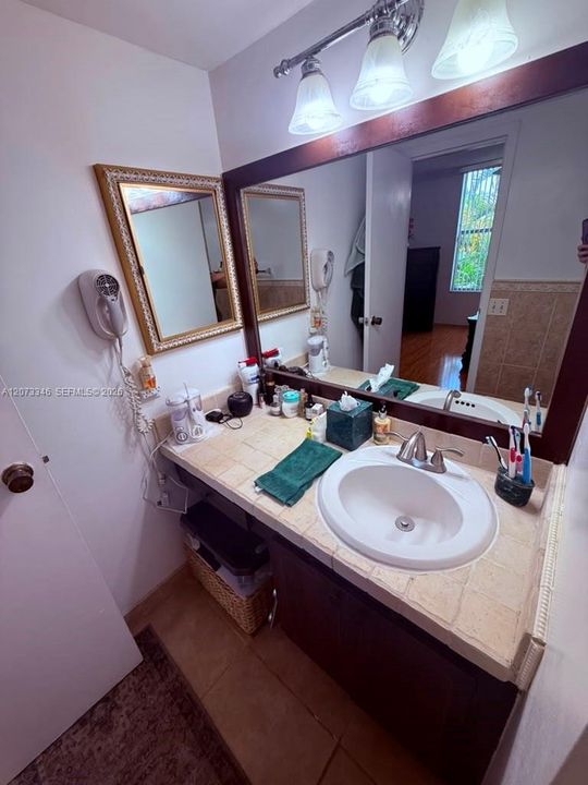 For Sale: $183,000 (2 beds, 2 baths, 1025 Square Feet)