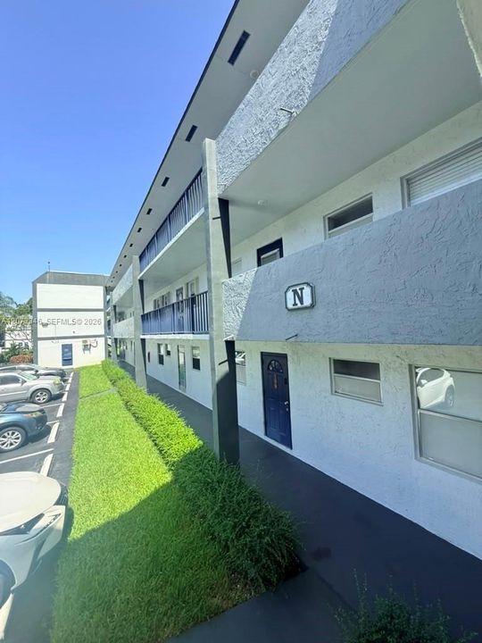 For Sale: $183,000 (2 beds, 2 baths, 1025 Square Feet)